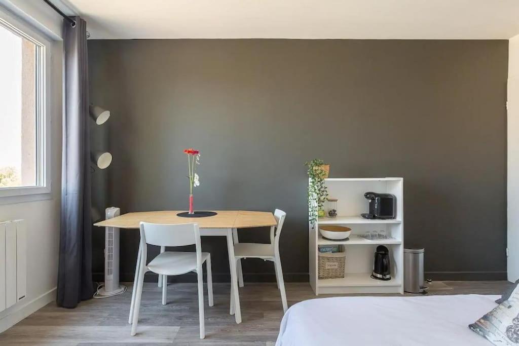 One Night In - Nuit A Apartment *